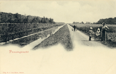 14192 Gezicht op de Praamgracht en de weg te Soestdijk (gemeente Baarn) uit het zuidwesten.